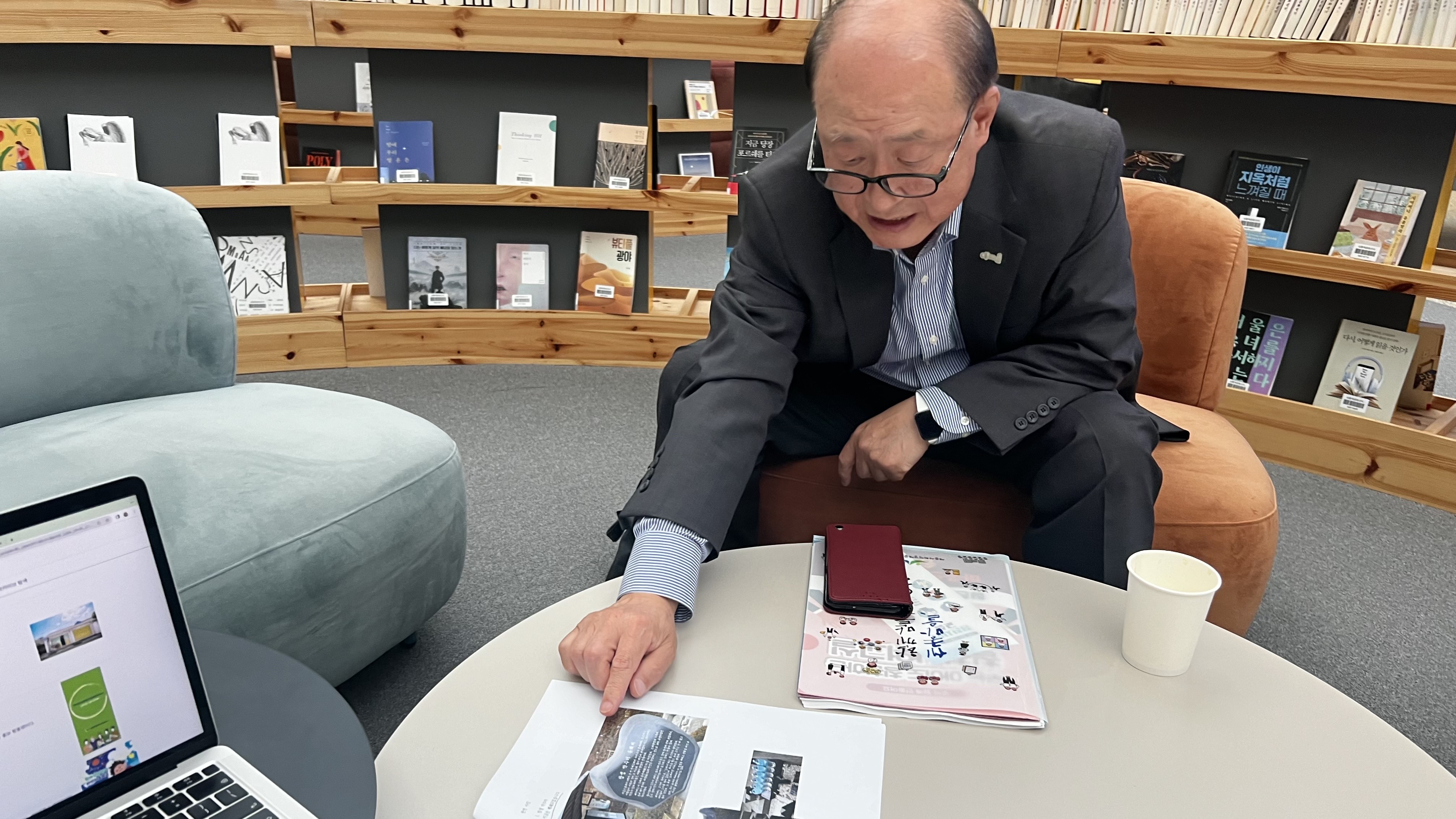 설명 중인 이홍재 활동가.jpg