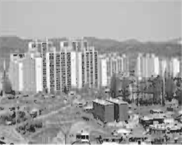 우직한, 욱일아파트