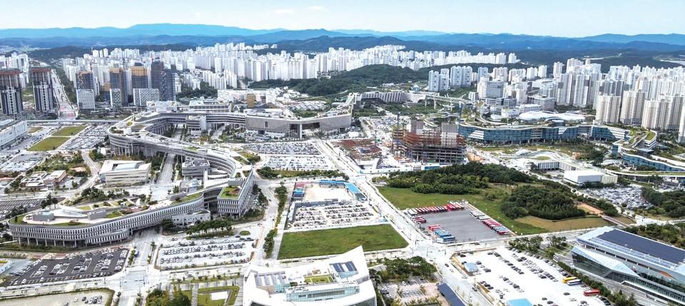용을 품은 마을, 금남