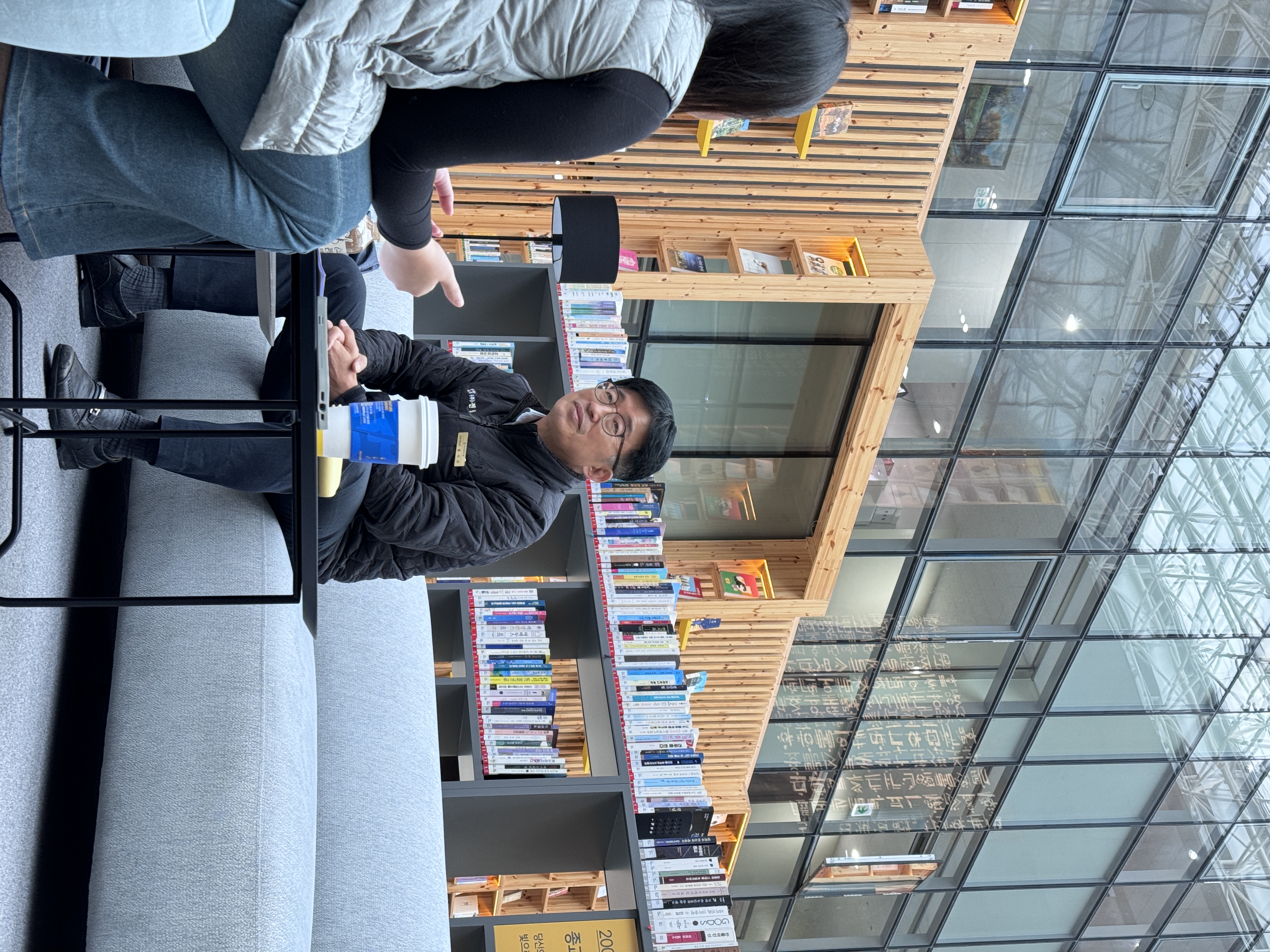 마을기록문화관에 대한 기대감을 피력 중인 홍석하 상무